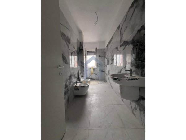 Tirane, shes apartament 2+1 Kati 6, 110 m² 99.000 € 