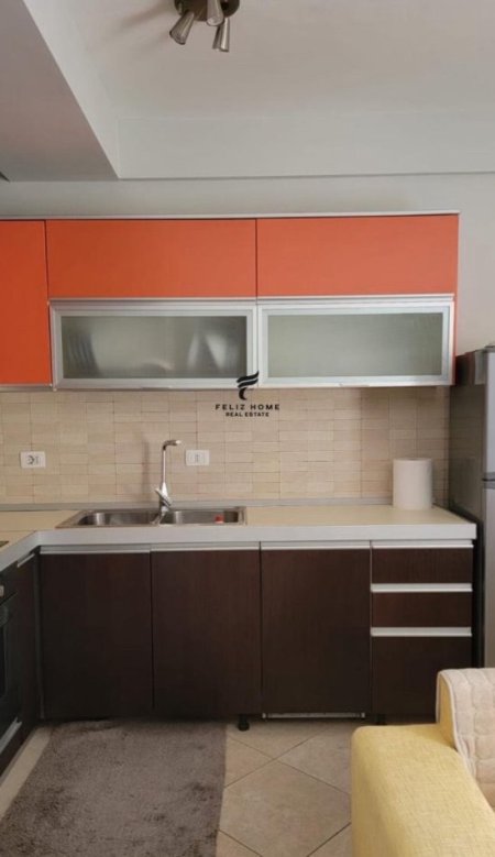 Tirane, jepet me qera apartament 1+1+Ballkon Kati 3, 75 m² 450 € (ali demi)