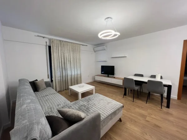 Tirane, jepet me qera apartament 2+1 Kati 6, 120 m² 800 € (Rruga e kavajes)
