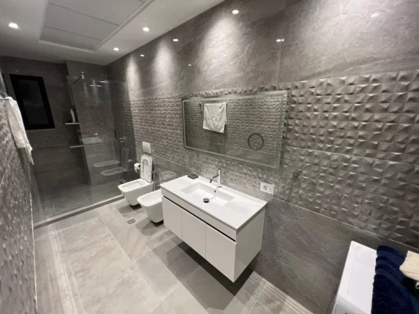 Tirane, jepet me qera apartament 2+1 Kati 6, 120 m² 800 € (Rruga e kavajes)