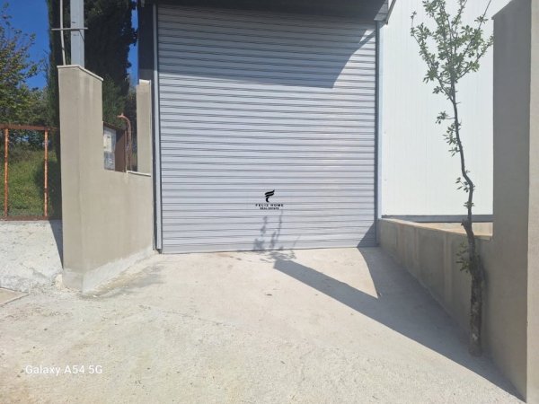 Tirane, jepet me qera magazine Kati 0, 350 m² 1.000 € (FUSHE-MEZEZ)