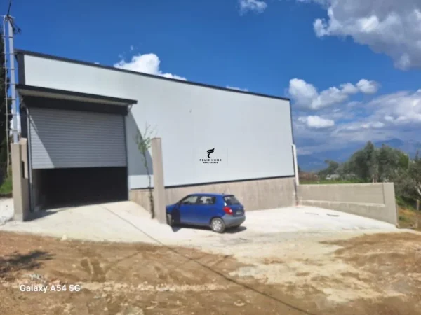 Tirane, jepet me qera magazine Kati 0, 350 m² 1.000 € (FUSHE-MEZEZ)