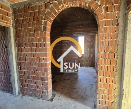 Shkoder, shitet shtepi 2 Katshe Kati 2, 6.500 m² 160.000 € (RR. SHKODER-VELIPOJE)