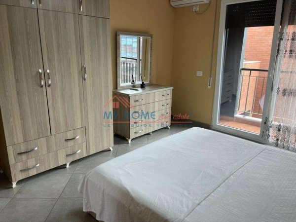 Tirane, jepet me qera apartament 1+1 Kati 5, 75 m² 600 € (Rruga e Burgut)