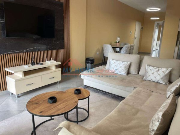 Tirane, jepet me qera apartament 1+1 Kati 5, 75 m² 600 € (Rruga e Burgut)