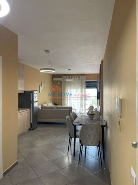 Tirane, jepet me qera apartament 1+1 Kati 5, 75 m² 600 € (Rruga e Burgut)