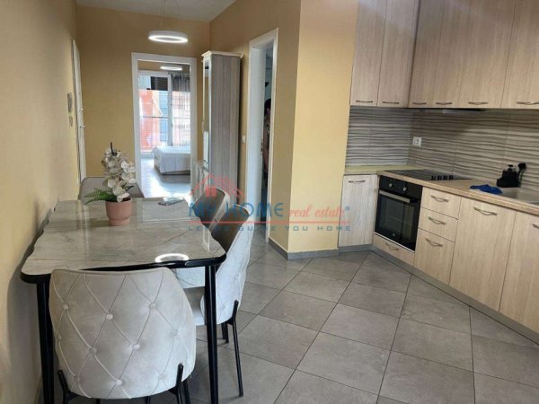 Tirane, jepet me qera apartament 1+1 Kati 5, 75 m² 600 € (Rruga e Burgut)