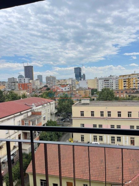Tirane, jepet me qera apartament 1+1 Kati 5, 75 m² 600 € (Rruga e Burgut)