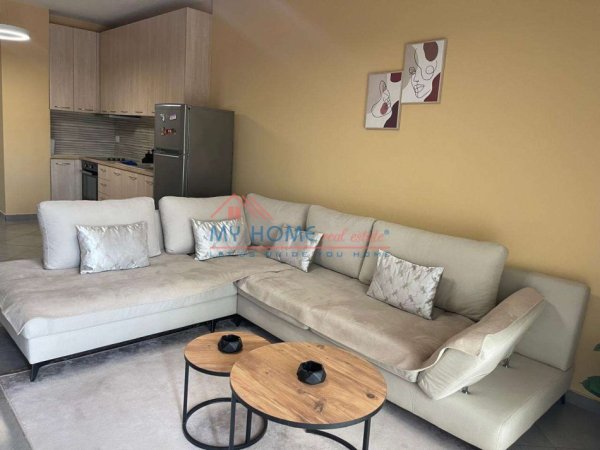 Tirane, jepet me qera apartament 1+1 Kati 5, 75 m² 600 € (Rruga e Burgut)
