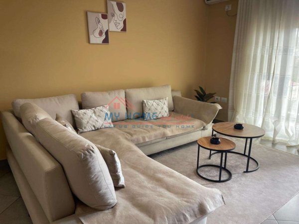 Tirane, jepet me qera apartament 1+1 Kati 5, 75 m² 600 € (Rruga e Burgut)