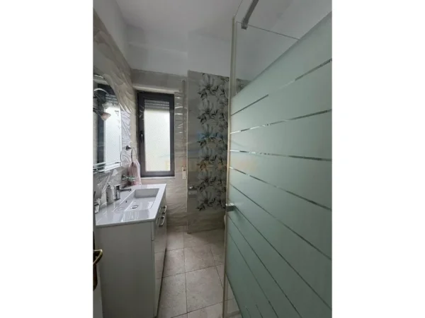 0683487469 Tirane, jepet me qera apartament 2+1 Kati 4, 110 m² 750 € (Prane Eco Market)