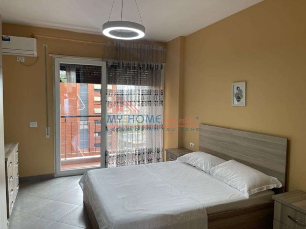 Tirane, jepet me qera apartament 1+1 Kati 5, 75 m² 600 € (Rruga e Burgut)