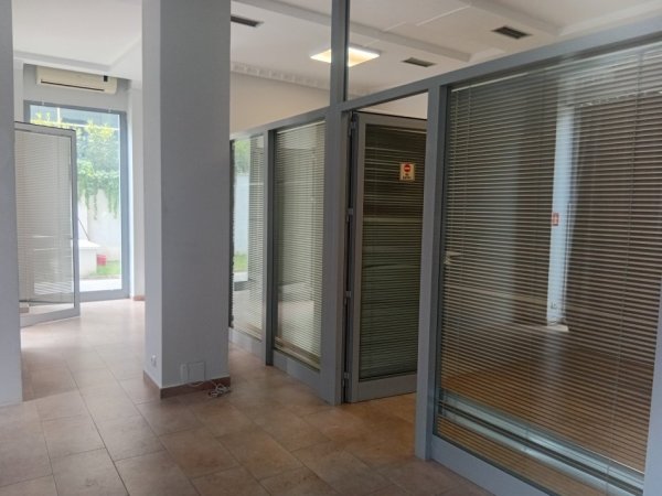 Tirane, jepet me qera ambjent biznesi , 70 m² 1.000 € (Stadiumi Arena)