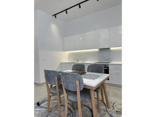 Tirane, shitet apartament 1+1+Ballkon Kati 1, 56 m² 83.500 € (Kompleksi Rafaelo, Fresk (200 m mbi Restorant Freskun), Tiranë)