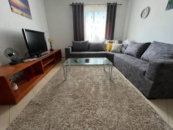 Tirane, jepet me qera apartament 2+1+Ballkon Kati 8, 90 m² 450 € (ASTIR)