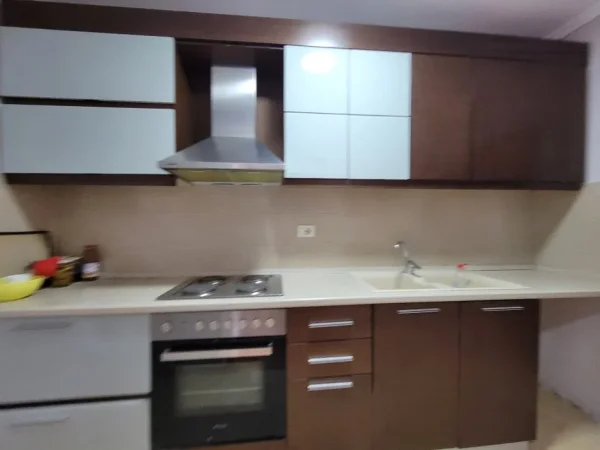 Tirane, jepet me qera apartament 2+1 Kati 3, 86 m² 500 € (Fadil Rada)