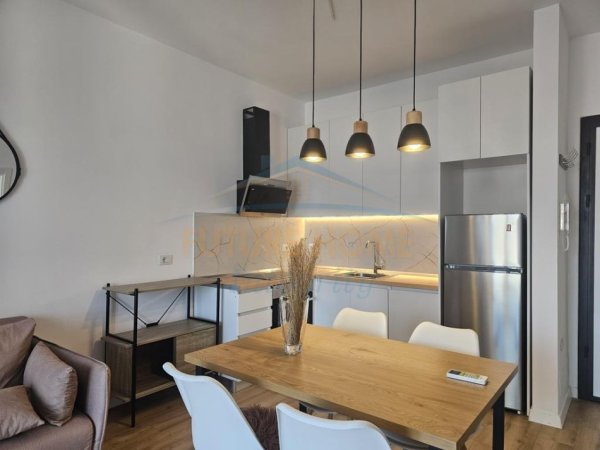 0683487469 Tirane, jepet me qera apartament 1+1 Kati 5, 65 m² 550 € (Prane shkolles Mihal Grameno)
