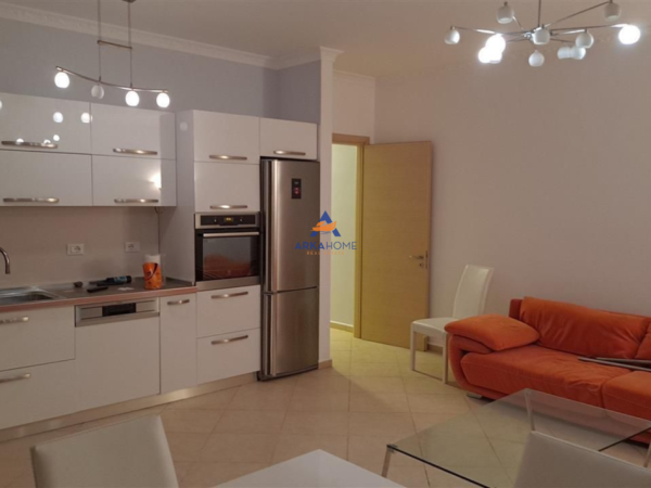 Tirane, jepet me qera apartament 2+1+Ballkon Kati 4, 110 m² 1.000 € (TE LIQENI I THATE)