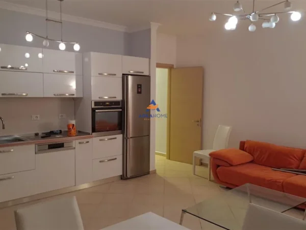 Tirane, jepet me qera apartament 2+1+Ballkon Kati 4, 110 m² 1.000 € (TE LIQENI I THATE)