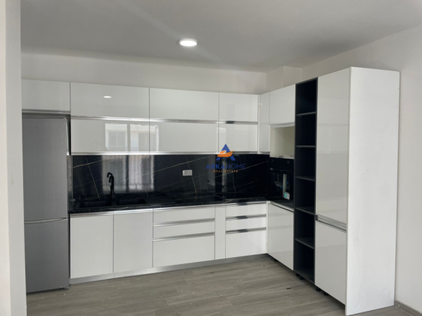 Tirane, jepet me qera apartament 3+1+Ballkon Kati 3, 117 m² 450 € (5 MAJI)
