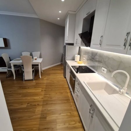 Tirane, shitet apartament 1+1+Ballkon Kati 4, 73 m² (Rruga e Barrikadave)