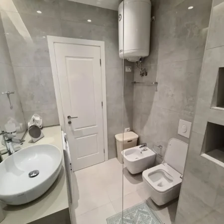 Tirane, shitet apartament 1+1+Ballkon Kati 4, 73 m² (Rruga e Barrikadave)