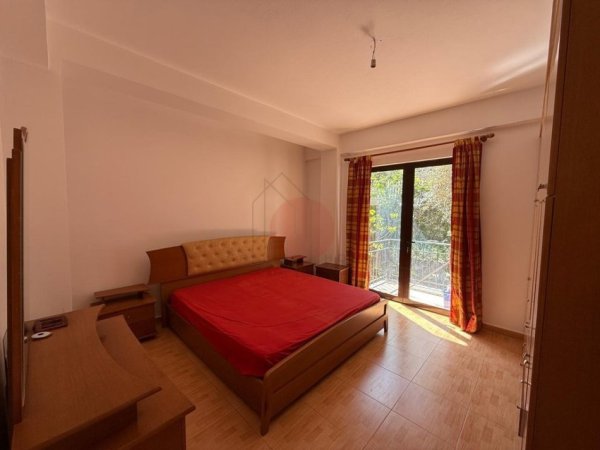Tirane, jepet me qera apartament 1+1 Kati 2, 400 € (Sofra e Ariut)