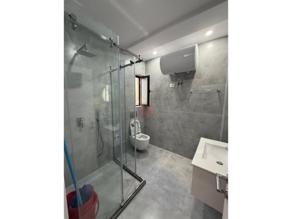 Tirane, jepet me qera apartament 1+1 Kati 2, 400 € (Sofra e Ariut)