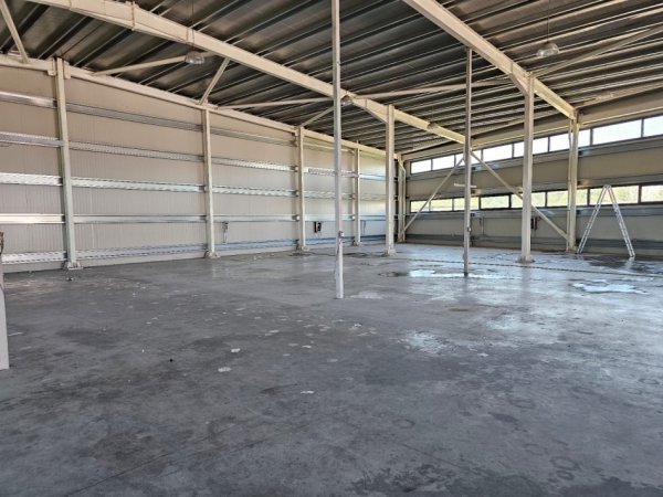 Tirane, jepet me qera magazine Kati 0, 900 m² 5.000 € (Autostrada Tirane Durres)