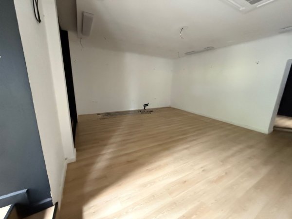 Tirane, jepet me qera ambjent biznesi Kati 1, 100 m² 2.000 € (BLLOK)