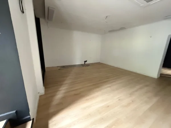 Tirane, jepet me qera ambjent biznesi Kati 1, 100 m² 2.000 € (BLLOK)