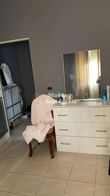 Tirane, jepet me qera apartament 1+1 Kati 1, 60 m² 400 € (Laprake)