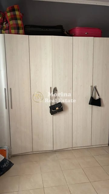 Tirane, jepet me qera apartament 1+1 Kati 1, 60 m² 400 € (Laprake)