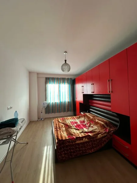 Tirane, shitet apartament 1+1+Ballkon Kati 4, 76 m² 110.000 € (Yzberisht)