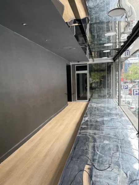 Tirane, jepet me qera zyre Kati 1, 100 m² 2.000 € (BLLOKU)