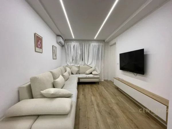 Tirane, jepet me qera apartament 1+1 Kati 1, 63 m² 650 € 