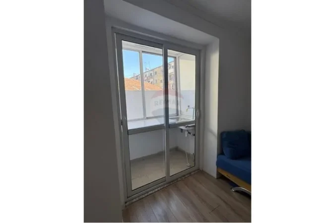 Tirane, jepet me qera apartament 2+1 Kati 2, 65 m² 800 € (Rruga Muhamet Gjollesha)
