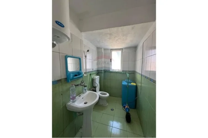 Tirane, jepet me qera apartament 2+1 Kati 2, 65 m² 800 € (Rruga Muhamet Gjollesha)
