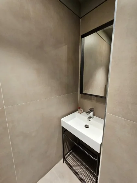 Tirane, jepet me qera ambjent biznesi Kati 0, 110 m² 2.000 € 