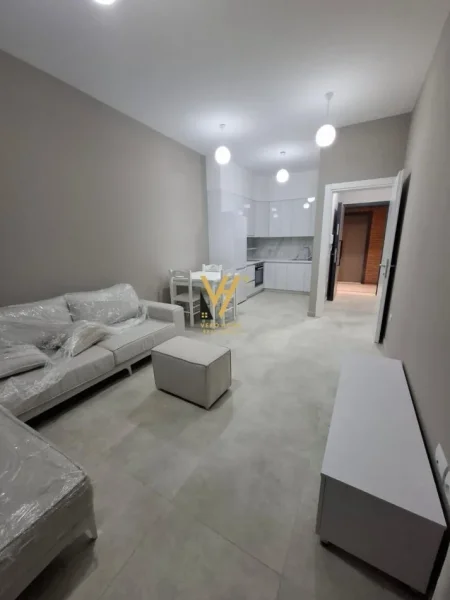 Tirane, jepet me qera apartament 1+1+Ballkon Kati 6, 60 m² 600 € (RRUGA “BEDRI KARAPICI”)