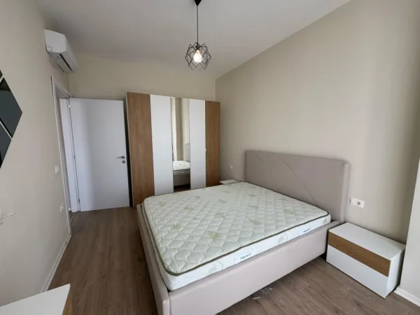 Tirane, jepet me qera apartament 1+1 Kati 8, 58 m² 550 € (Rruga riza cerova)