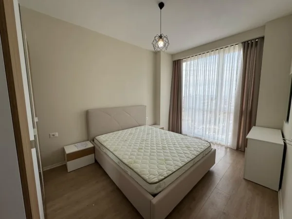 Tirane, jepet me qera apartament 1+1 Kati 8, 58 m² 550 € (Rruga riza cerova)