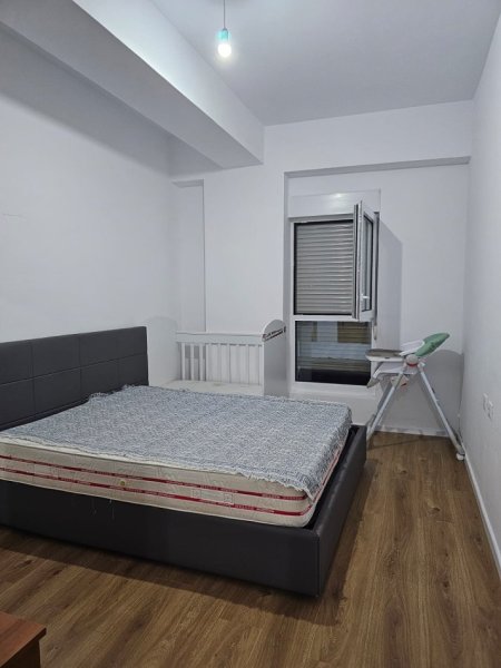Tirane, jepet me qera apartament 1+1+Ballkon Kati 7, 65 m² 400 € (Kompleksi Kaimi)