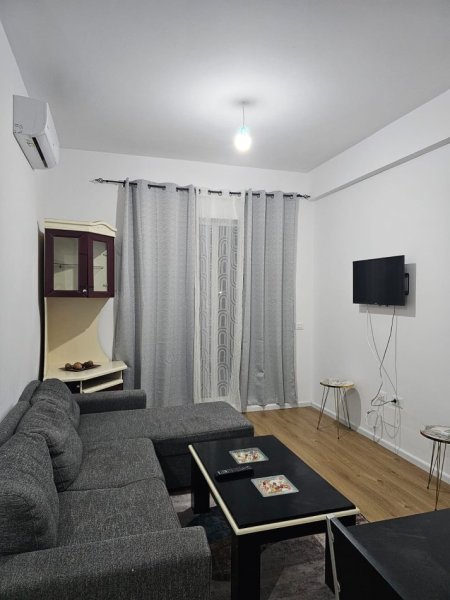Tirane, jepet me qera apartament 1+1+Ballkon Kati 7, 65 m² 400 € (Kompleksi Kaimi)