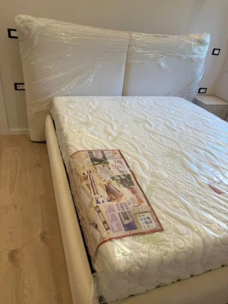Tirane, jepet me qera apartament 1+1 Kati 1, 55 m² 900 € (Rruga e dibres)