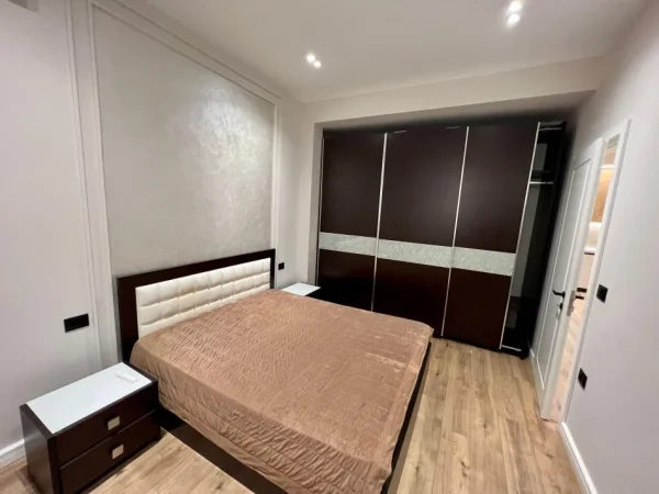 Tirane, jepet me qera apartament 1+1 Kati 1, 80 m² 600 € (rruga e durresit)