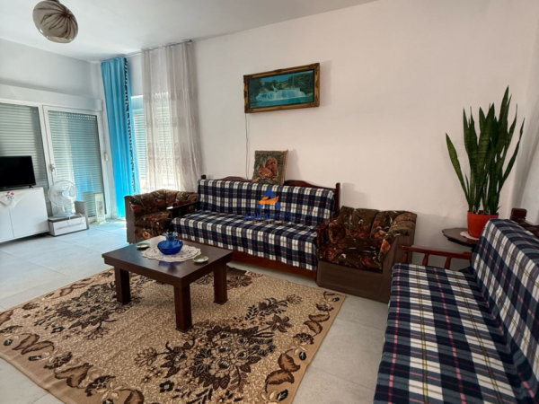 Tirane, jepet me qera apartament 1+1+Ballkon Kati 3, 60 m² 459 € (PRANE UET,PORCELAN)