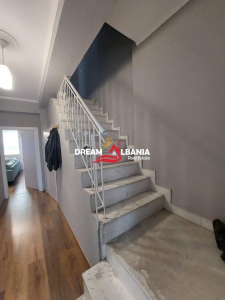 Tirane, jepet me qera Vile 3 Katshe Kati 0, 160 m² 1.200 € (Rruga Petro Nini)