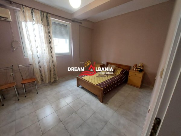 Tirane, jepet me qera Vile 3 Katshe Kati 0, 160 m² 1.200 € (Rruga Petro Nini)