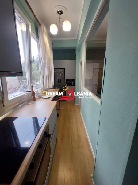 Tirane, jepet me qera Vile 3 Katshe Kati 0, 160 m² 1.200 € (Rruga Petro Nini)